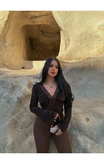 Kahve Noir Yaka Güpürlü Bluz