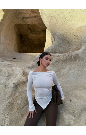Beyaz Asimetrik Geniş Yaka Crop