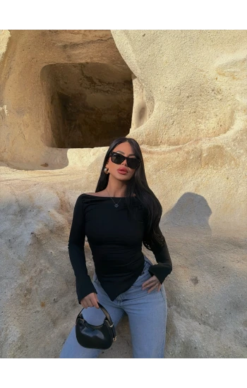 Siyah Asimetrik Geniş Yaka Crop