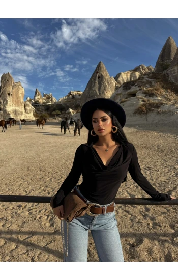 Siyah Gömlek Yaka Degaje Bluz