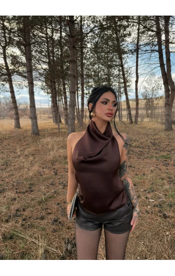 Kahve Boyundan Geçmeli Saten Bluz