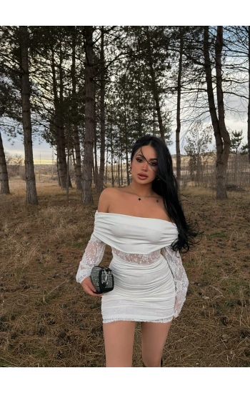 Beyaz Güpürlü Yaka Katlamalı Elbise