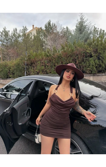 Kahve Tokalı Sırt Çapraz Büzgülü Elbise