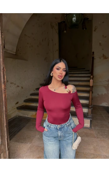 Bordo Omuz Aksesuarlı Bluz