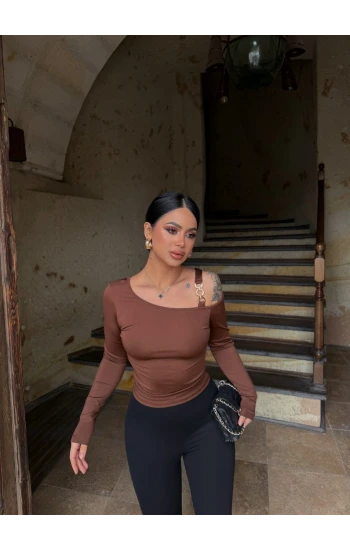 Kahve Omuz Aksesuarlı Bluz