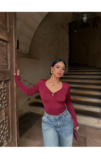 Bordo V Yaka Aksesuarlı Bluz