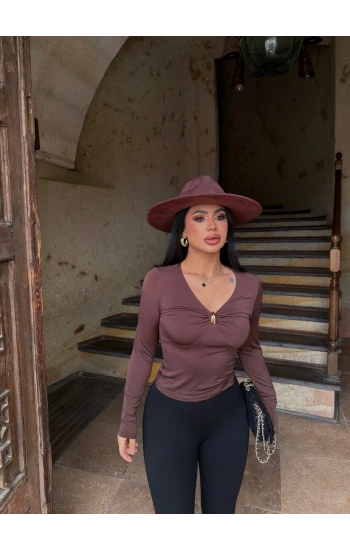 Kahve V Yaka Aksesuarlı Bluz