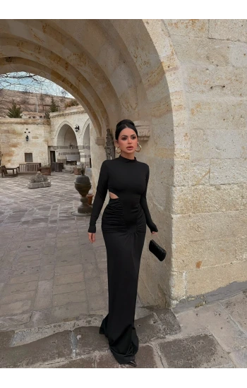 Siyah Yan Pencereli Balık Sırtı Elbise