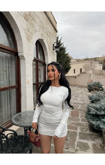 Beyaz Omuz Vatkalı Sırt Dekolte Elbise