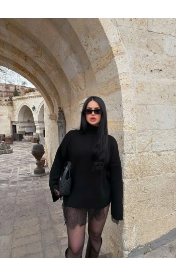 Eteği Güpürlü Dik Yaka Kazak