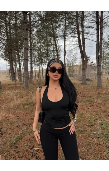 Siyah Boyundan Geçmeli Basic Crop