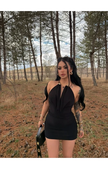 Siyah Boyun Aksesuarlı Elbise