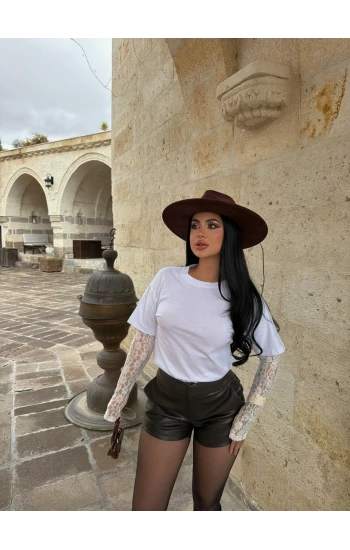 Beyaz Kolları Güpürlü Basic Tişört