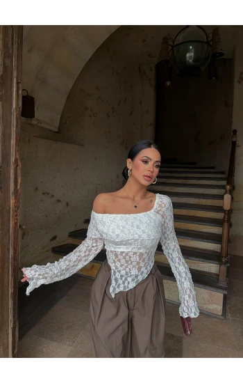 Beyaz Güpürlü Omuz Açık Bluz