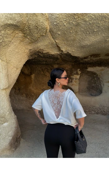 Beyaz Sırt Güpürlü Modal Tişört