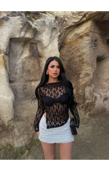 Yan Yırtmaçlı Güpürlü Bluz