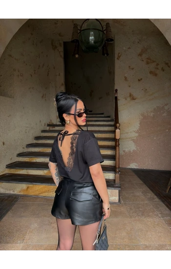 Siyah Sırt V Güpürlü Tişört