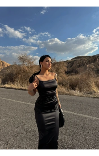 Siyah Sırt Büzgülü Saten Long Elbise