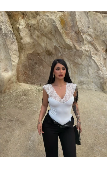 Beyaz Ön Arka Güpürlü Bodysuit