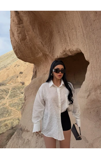 Beyaz Tek Cep Sırt Dekolte Gömlek