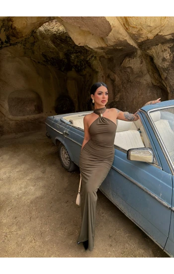 Haki Yaka Aksesuarlı Maxi Elbise