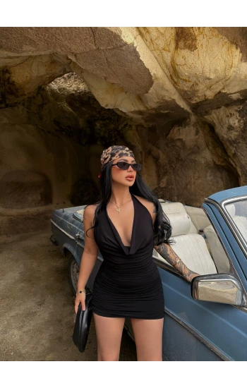 Siyah Boyundan Geçmeli Degaje Elbise