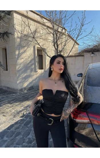 Siyah Büzgülü Straplez Crop