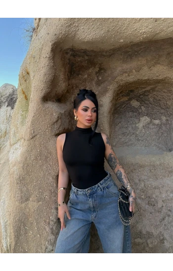 Siyah Balıkçı Yaka Kolsuz Bluz