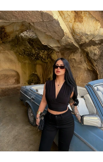 Siyah Ön Çapraz V Crop