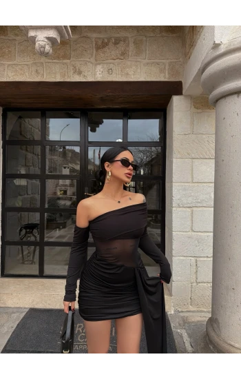 Siyah Asimetrik Kesim Tül Detay Elbise