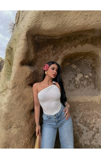 Beyaz Omuz Aksesuarlı Sandy Crop