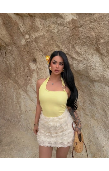 Sarı Boyundan Geçmeli Aksesuarlı Crop