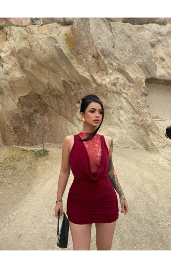 Bordo Drapeli Yaka Dantel İşlemeli Elbise