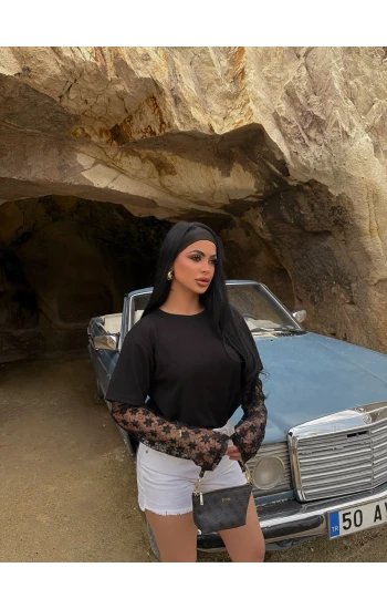 Siyah Kolları Dantel Modal Tişört