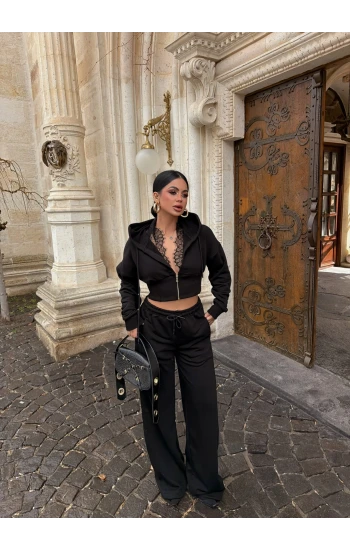 Siyah Yaka Güpürlü Eşofman Takım