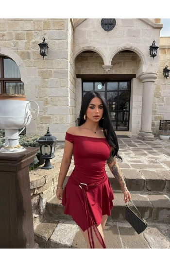 Bordo Eteği Aksesuarlı Straplez Elbise