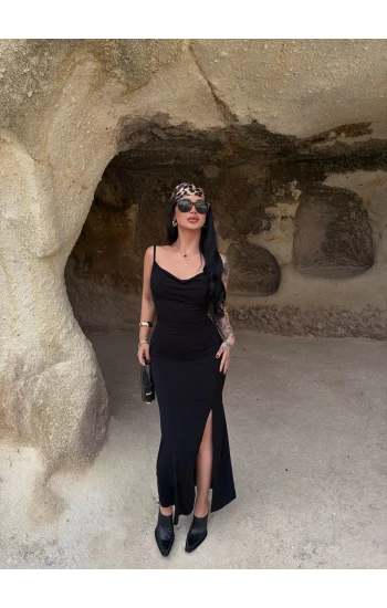 Siyah Askılı Degaje Yaka Elbise