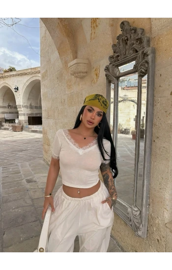 Beyaz Kol ve Yaka Güpürlü Crop