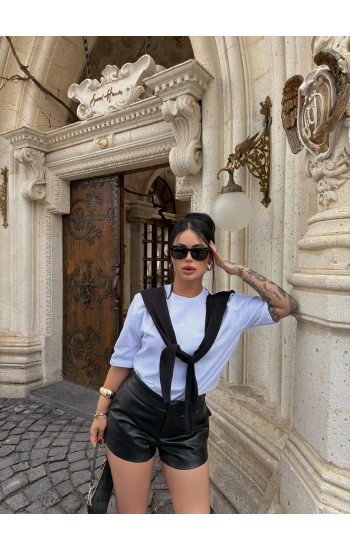 Siyah Şal Bağlamalı Tişört