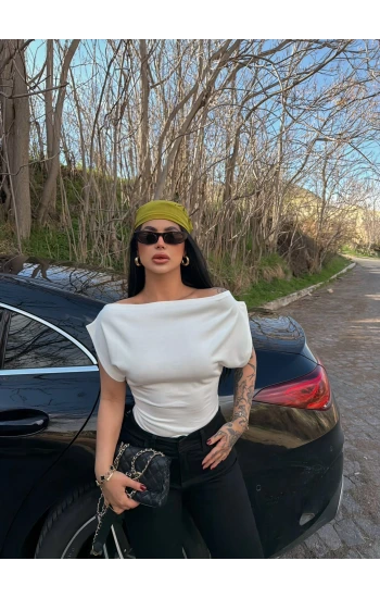 Beyaz Yarasa Kol Kayık Yaka Crop
