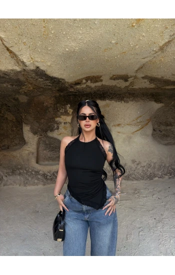 Siyah Asimetrik Güpürlü Bluz