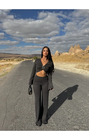Antrasit Göğüs Tokalı Triko Takım