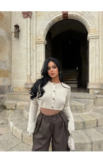 Bej Ön Düğmeli Triko