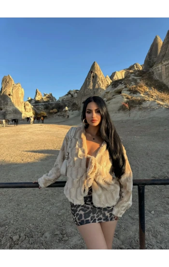 Bej Plush Kabartmalı Hırka