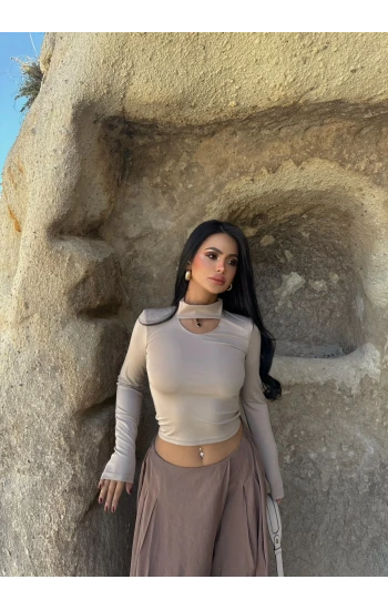 Bej Yaka Pencereli Dik Yaka Crop