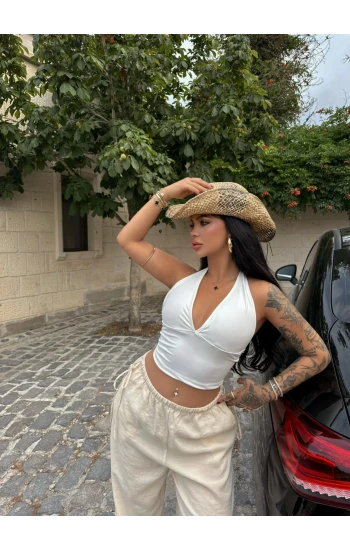 Beyaz Boyundan Bağlamalı Kapaklı Crop