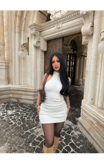 Beyaz Boyundan Geçmeli Sakallı Elbise