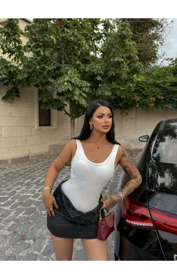 Beyaz Fitilli Göğüs Kaplı Bodysuit