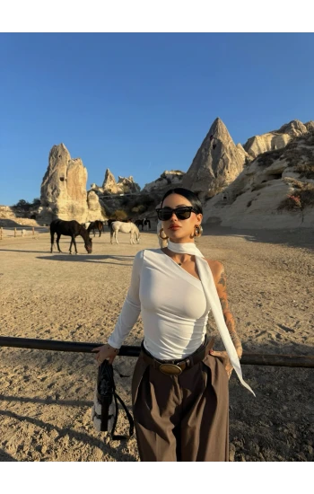 Beyaz Fularlı İki Parça Crop