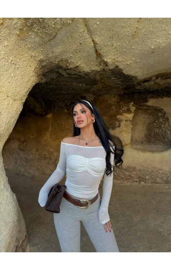 Beyaz Göğsü Sütyen Transparan Bluz